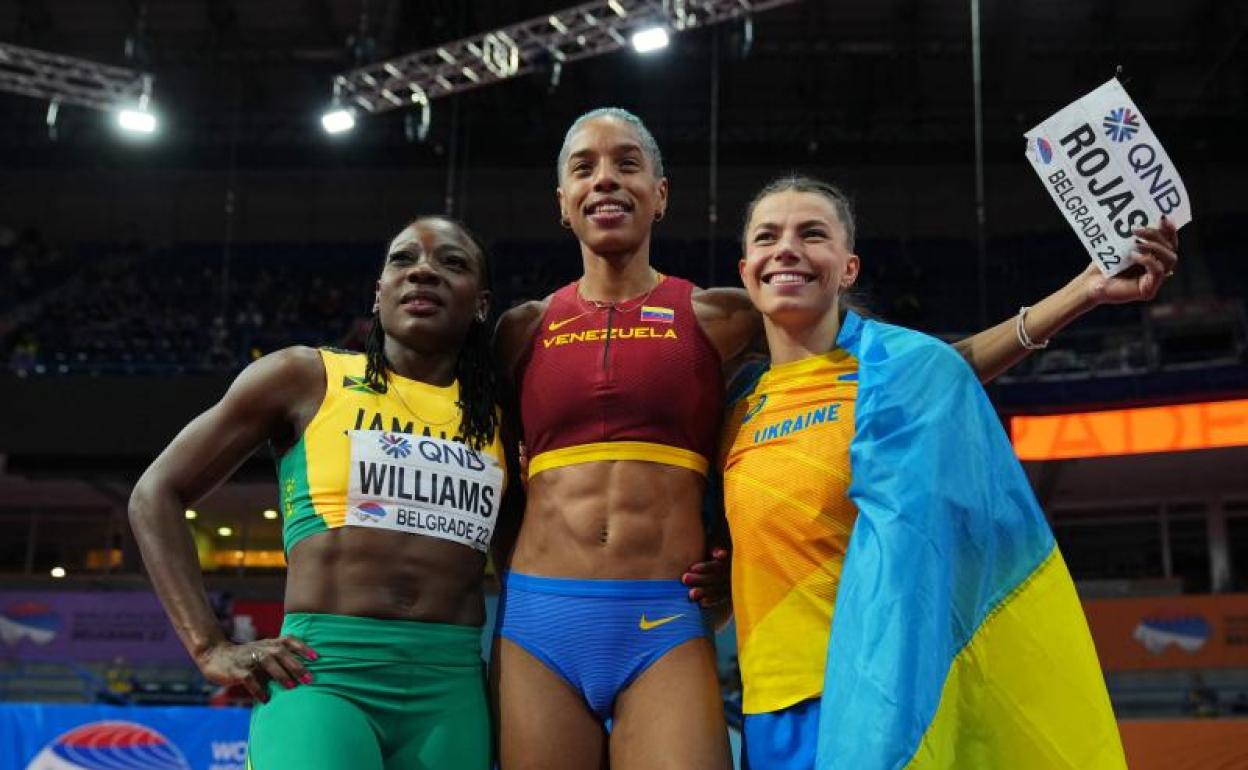 Yulimar Rojas, entre la jamaicana Kimberly Williams y la ucraniana Maryna Bekh-Romanchuk.