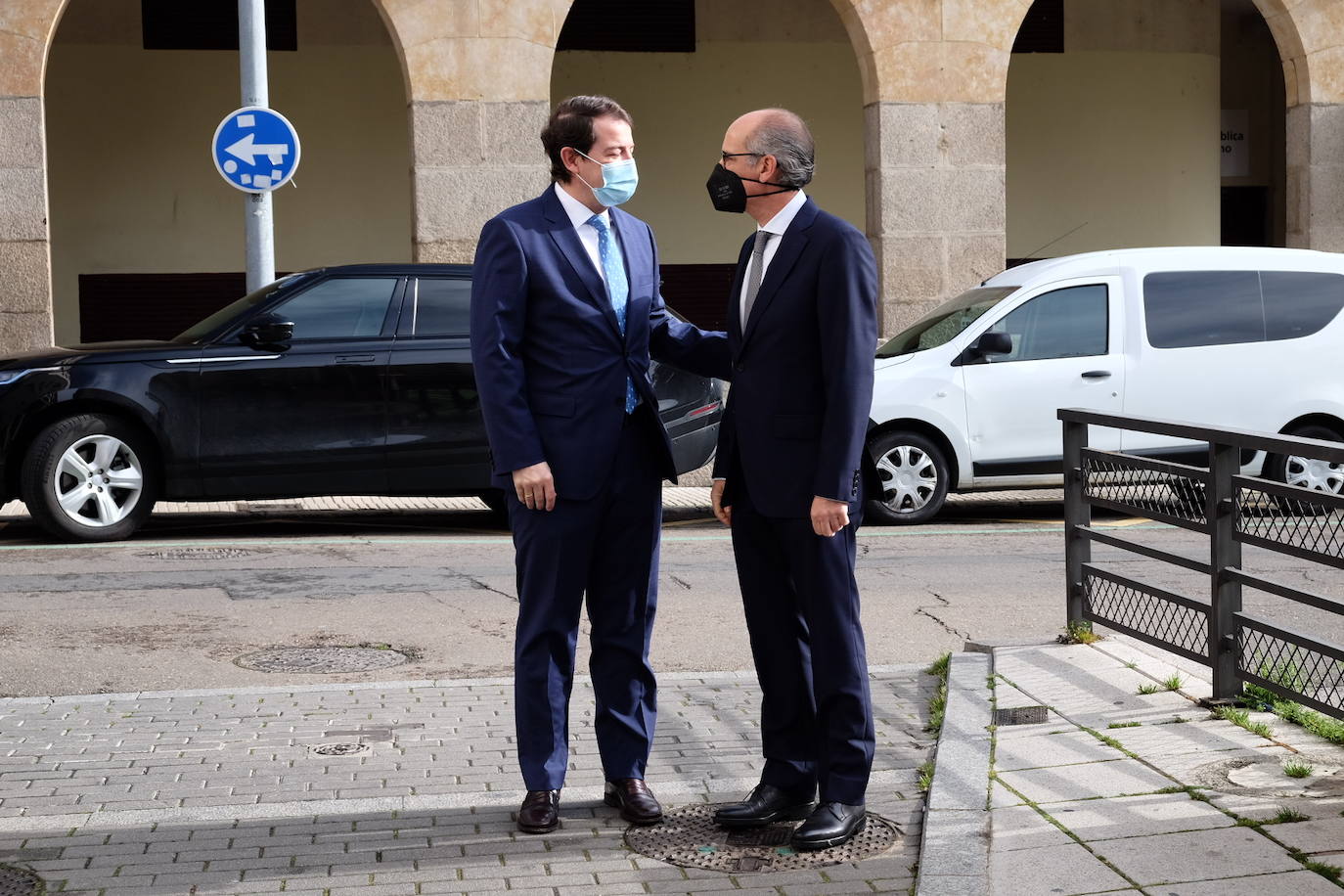 El presidente del partido Popular de Castilla y León, Alfonso Fernández Mañueco, vota en las primarias para la eleción del presidente nacinal del partido
