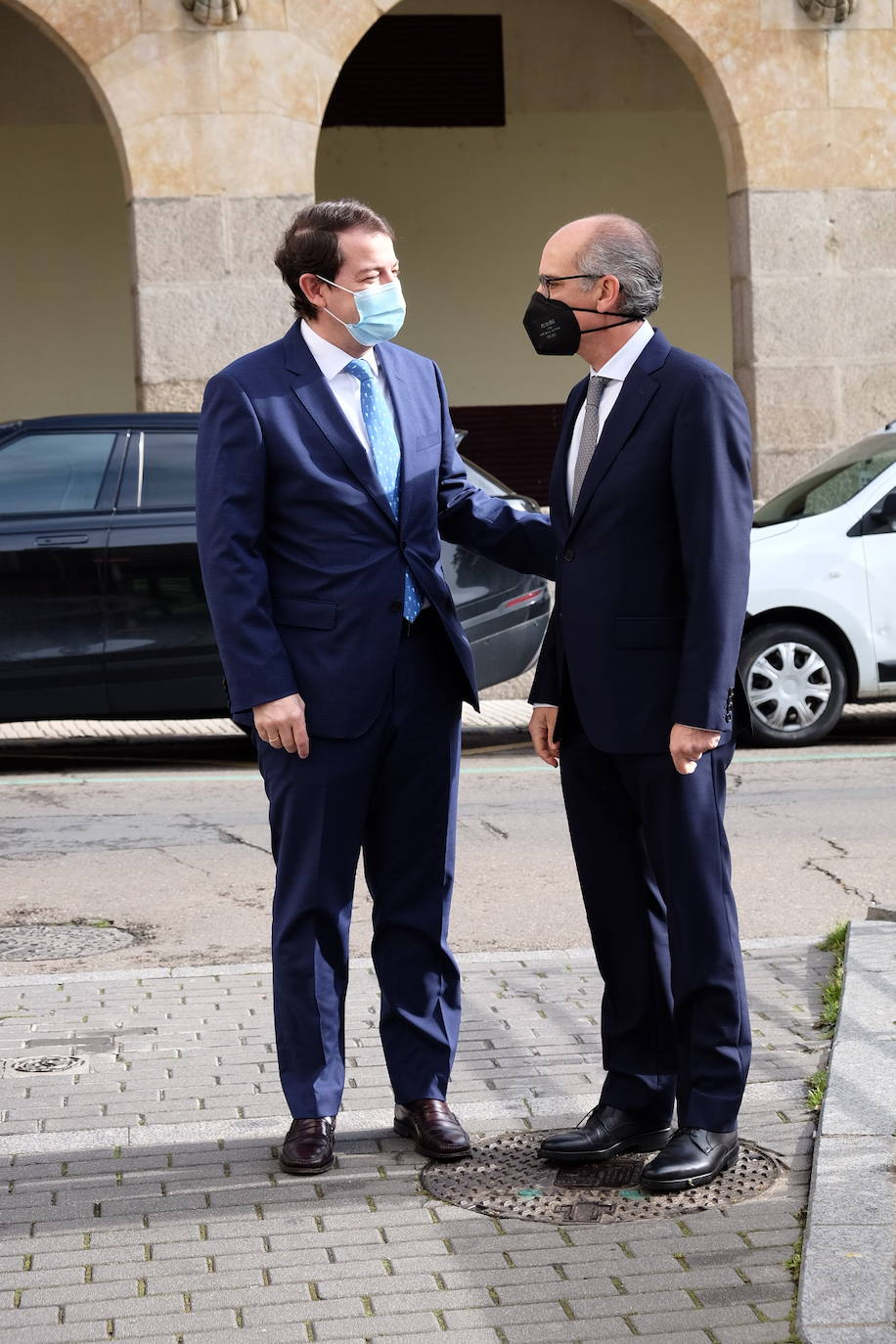 El presidente del partido Popular de Castilla y León, Alfonso Fernández Mañueco, vota en las primarias para la eleción del presidente nacinal del partido