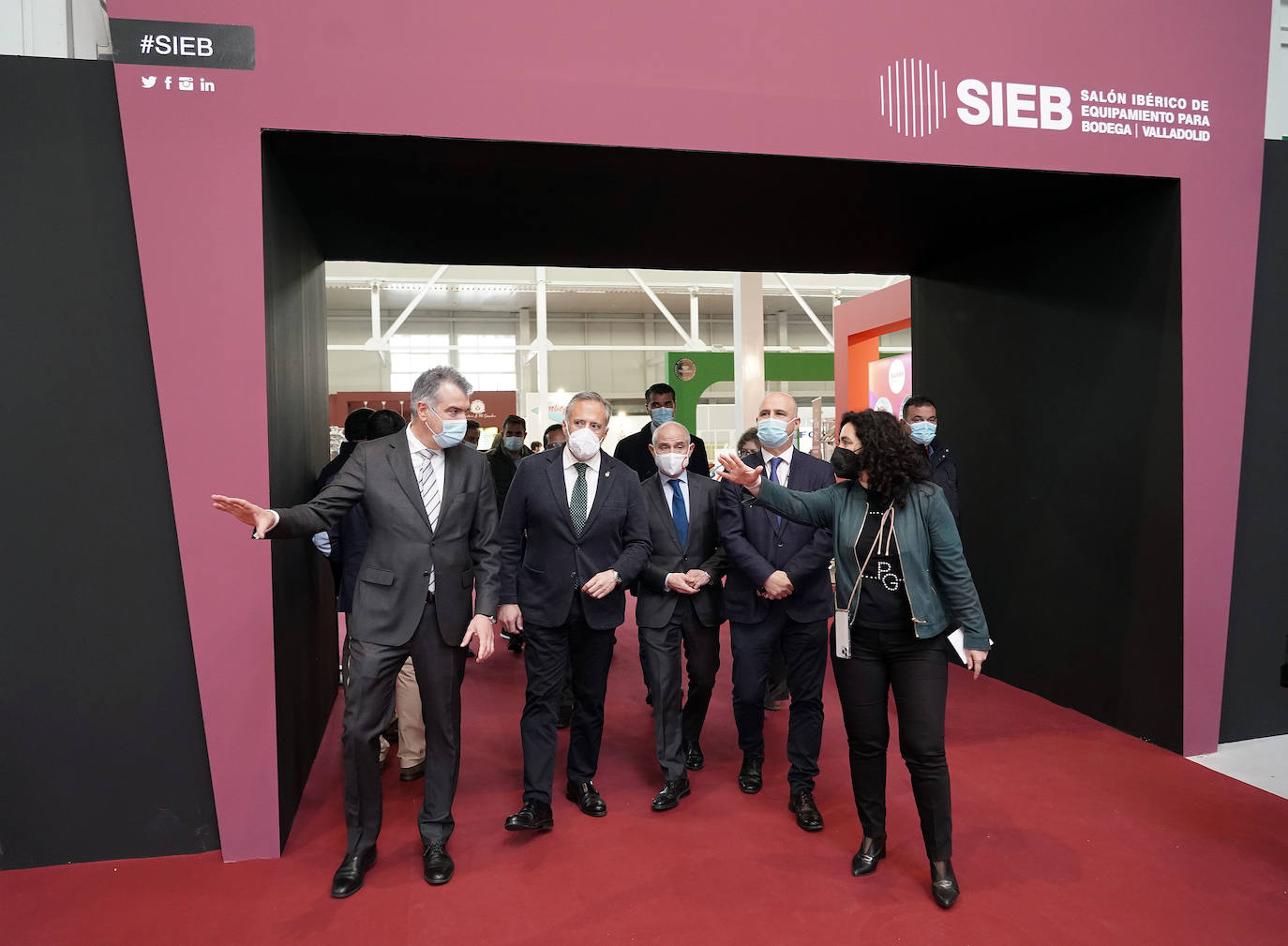 El presidente de Asaja, Donancio Dujo, y el presidente de las Cortes, Carlos Pollán, acuden a la inauguración de la feria.