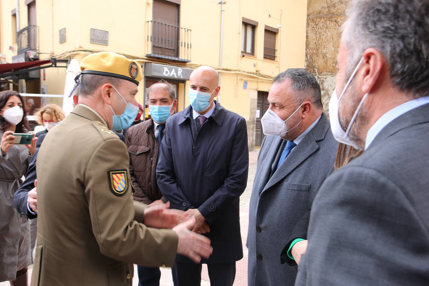 Acto de entrega de la Medalla de Oro de la Cámara de Comercio de León a la Unidad Militar de Emergencias