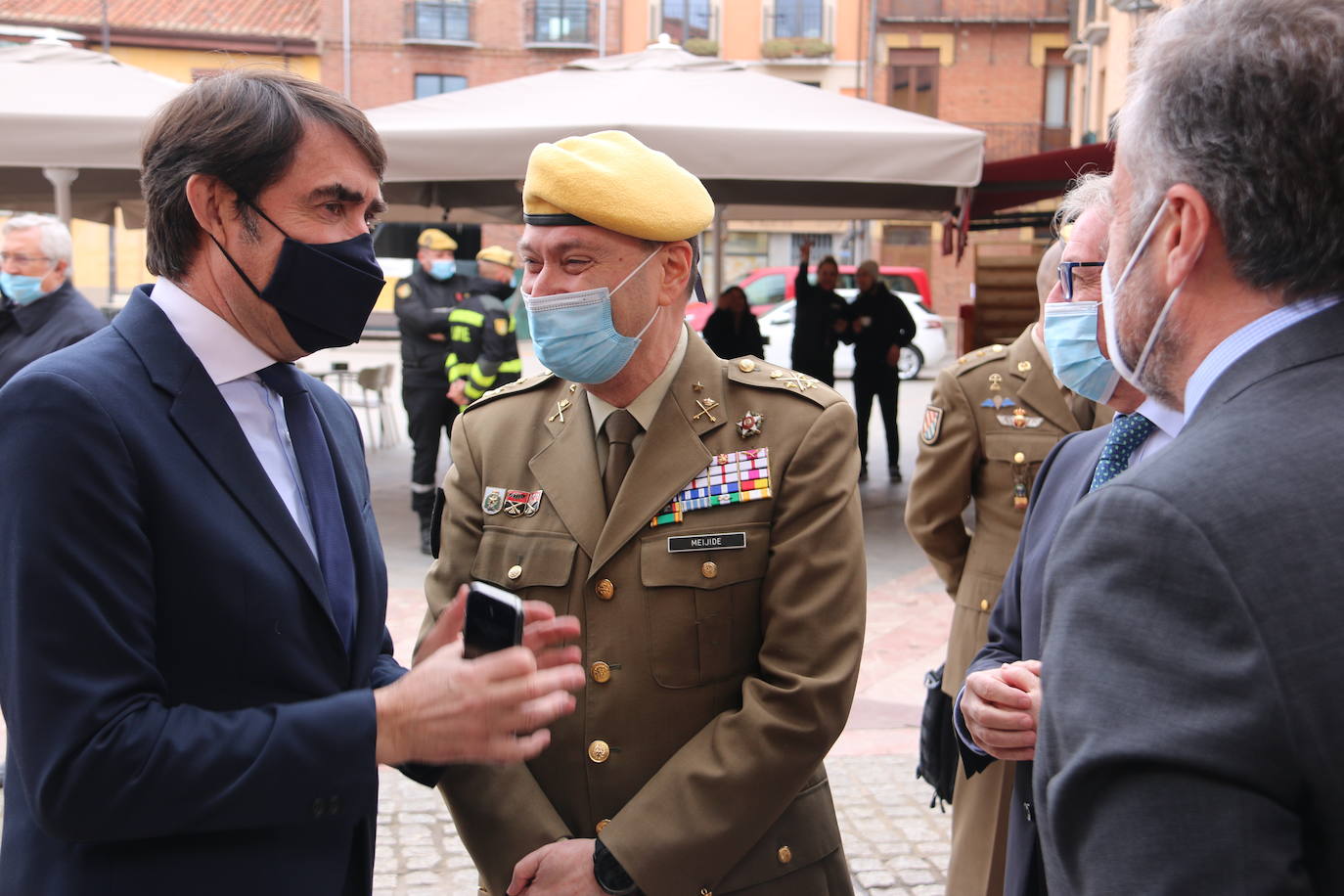 Acto de entrega de la Medalla de Oro de la Cámara de Comercio de León a la Unidad Militar de Emergencias