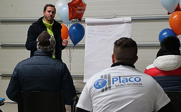 La empresa leonesa Pladufel ofrece cursos con diferentes marcas de pladur para sus trabajadores.