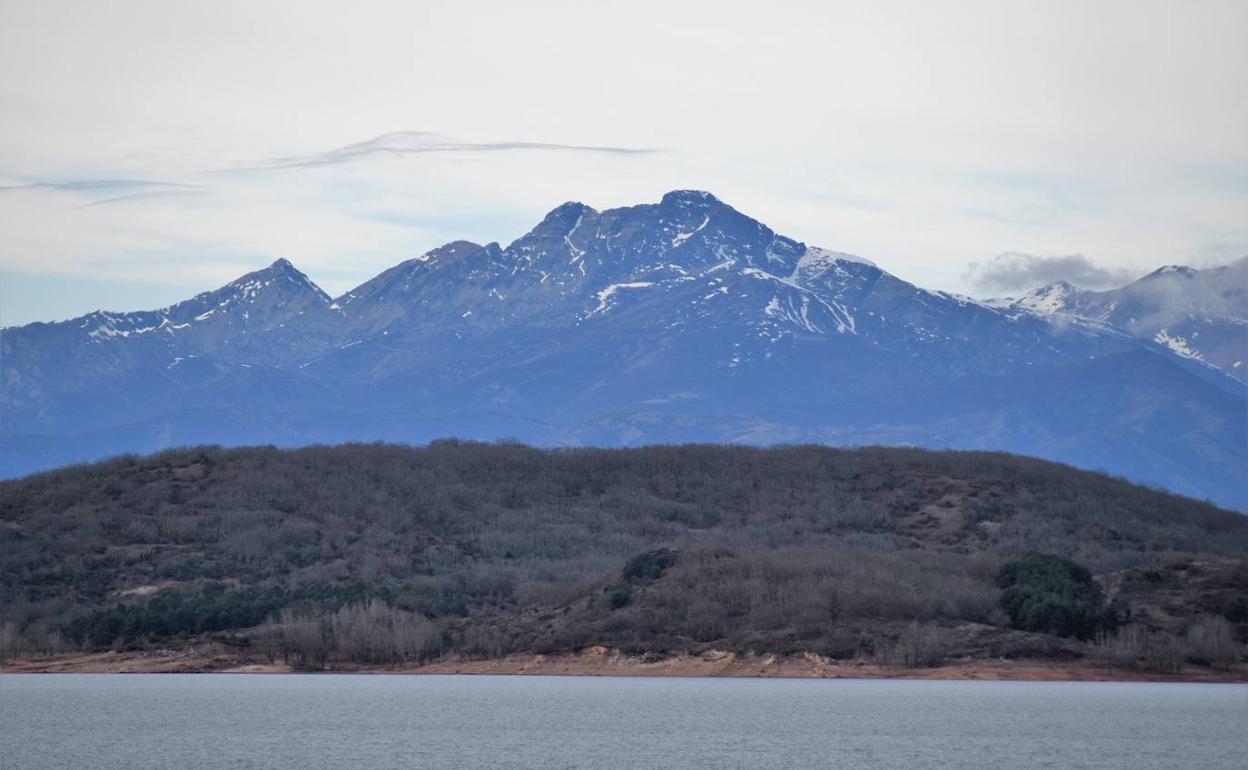 Panormámica del embalse de Aguilar de Campoo. 