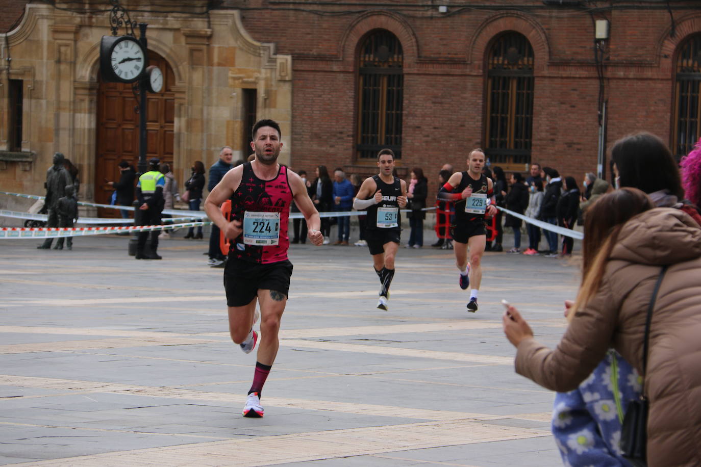 Fotos: Paso junto a la Catedral