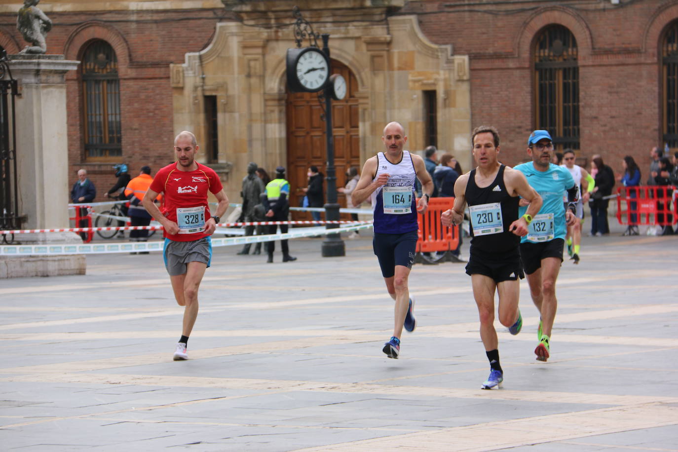 Fotos: Paso junto a la Catedral