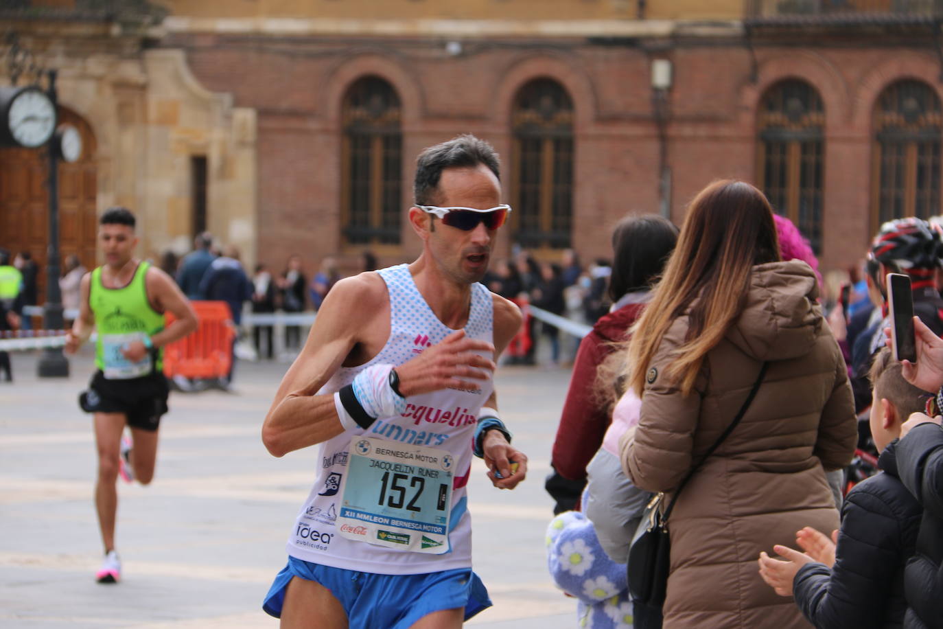 Fotos: Paso junto a la Catedral