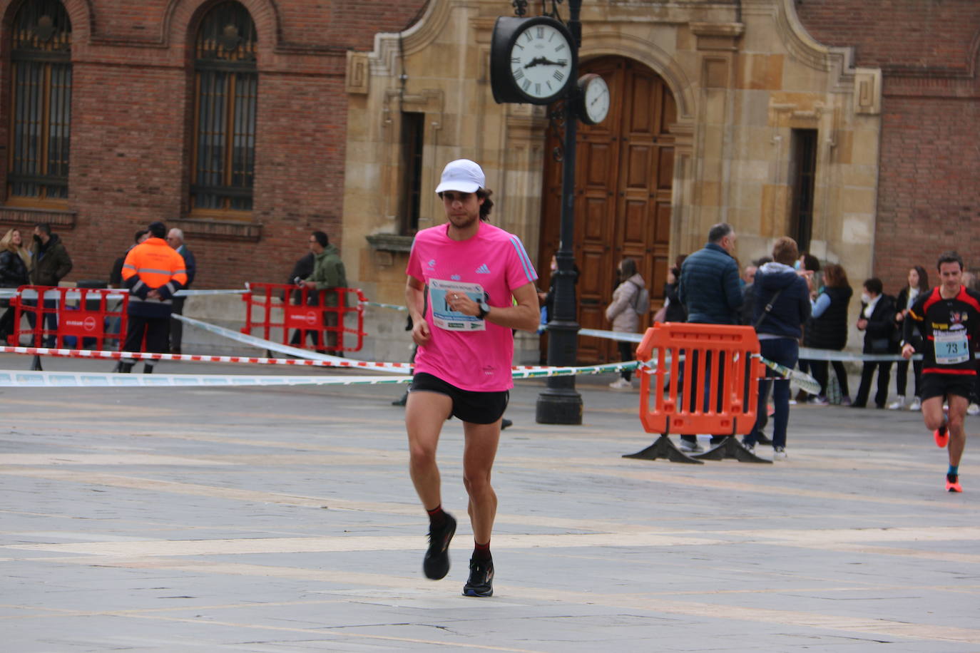 Fotos: Paso junto a la Catedral