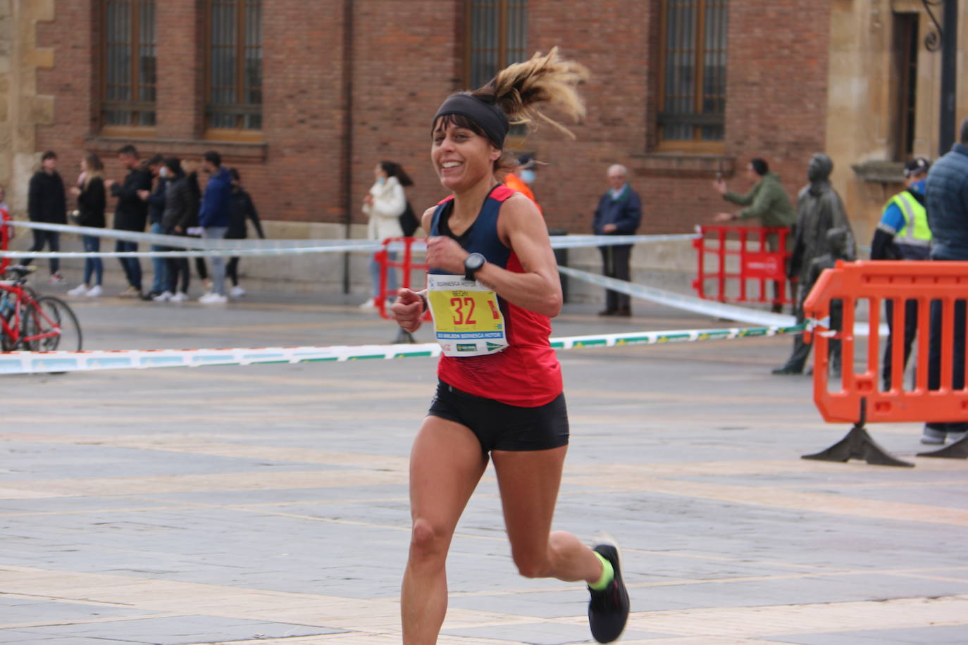 Fotos: Paso junto a la Catedral