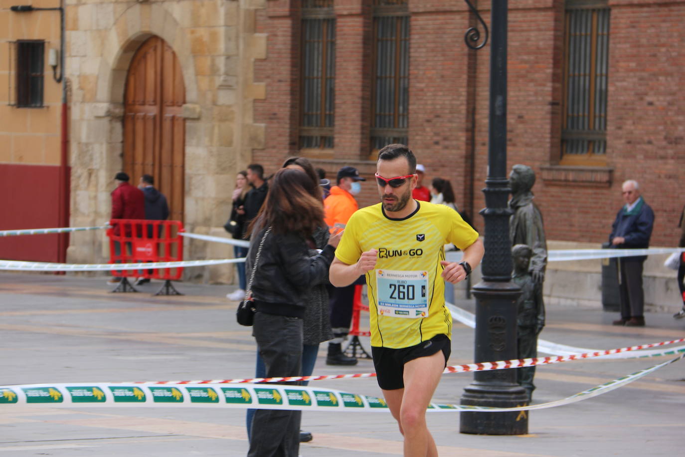 Fotos: Paso junto a la Catedral