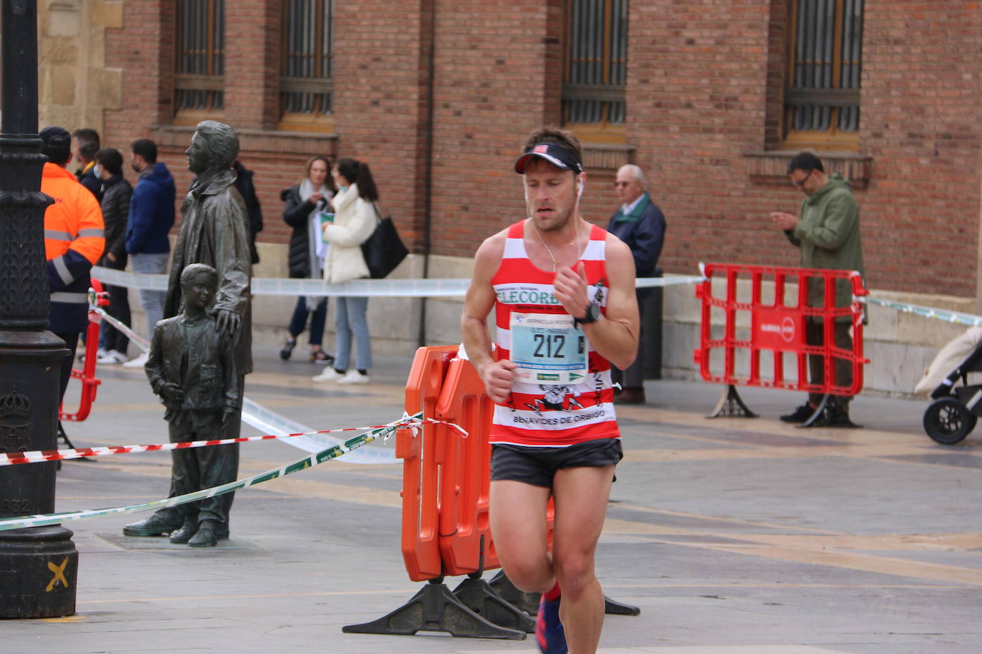 Fotos: Paso junto a la Catedral