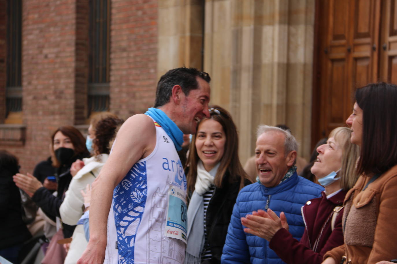 Fotos: Paso junto a la Catedral