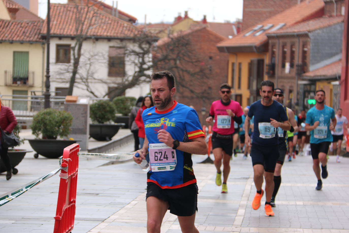 Fotos: Paso junto a la Catedral