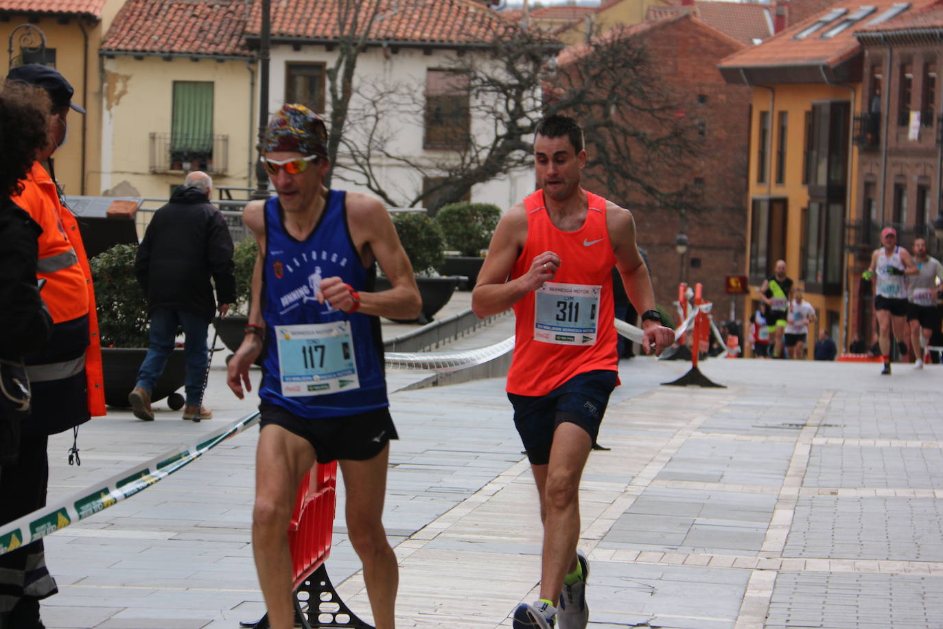 Fotos: Paso junto a la Catedral