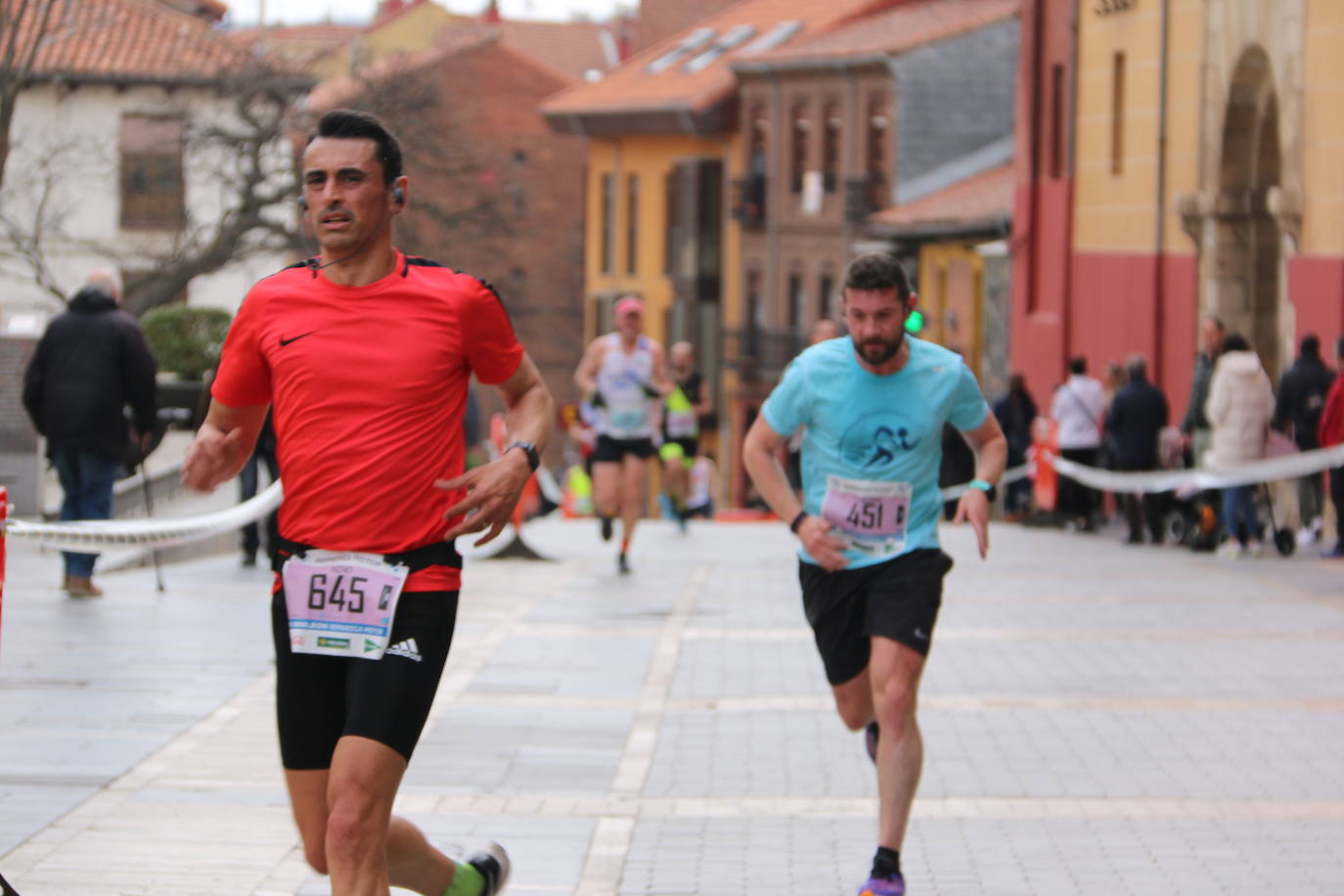 Fotos: Paso junto a la Catedral