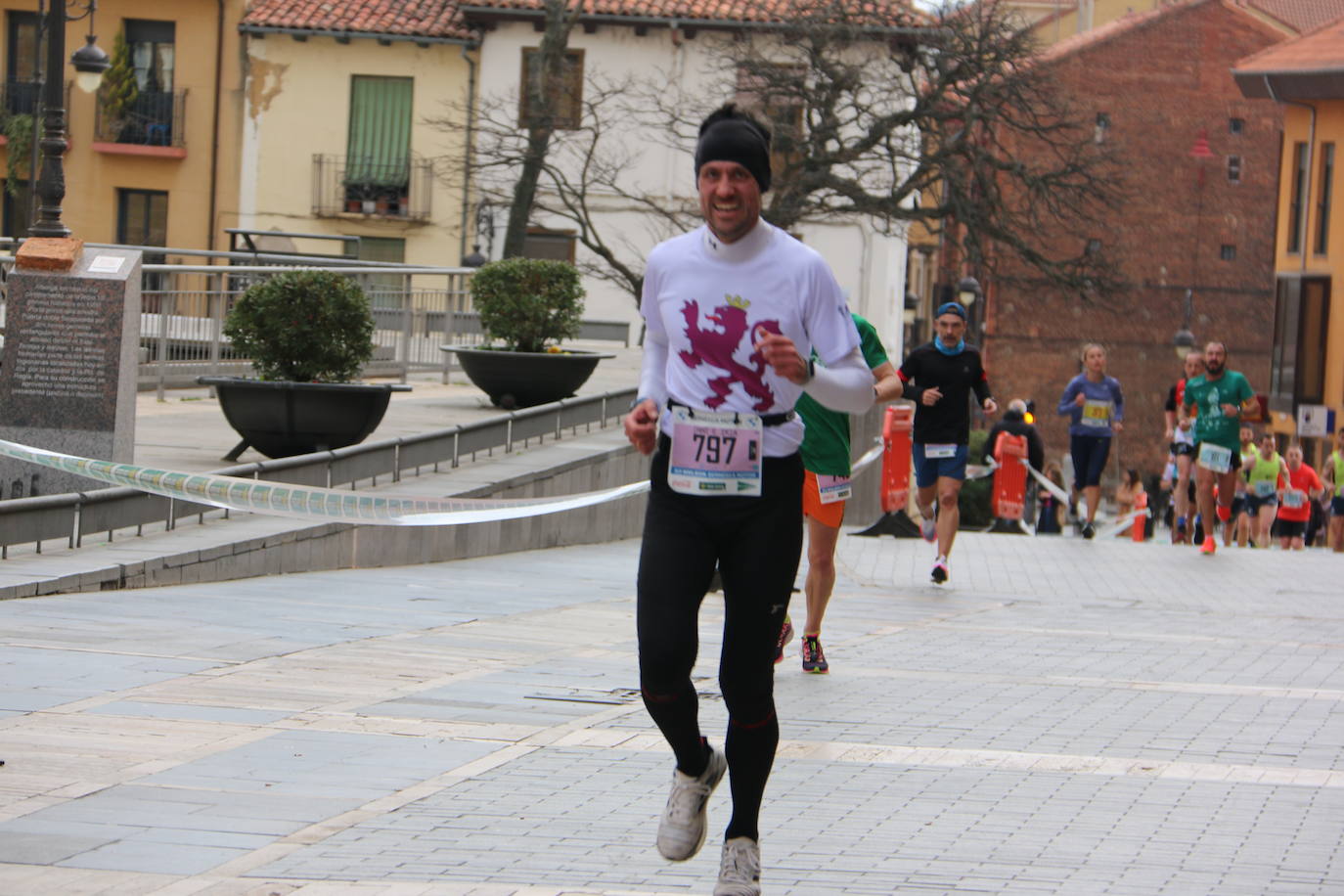 Fotos: Paso junto a la Catedral