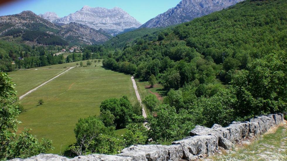 La Vía Saliámica a su paso por Crémenes. Camino de la conquista romana para someter a los cántabros y vía por la que entró a la montaña la cultura y civilización grecolatina hija del Oriente.