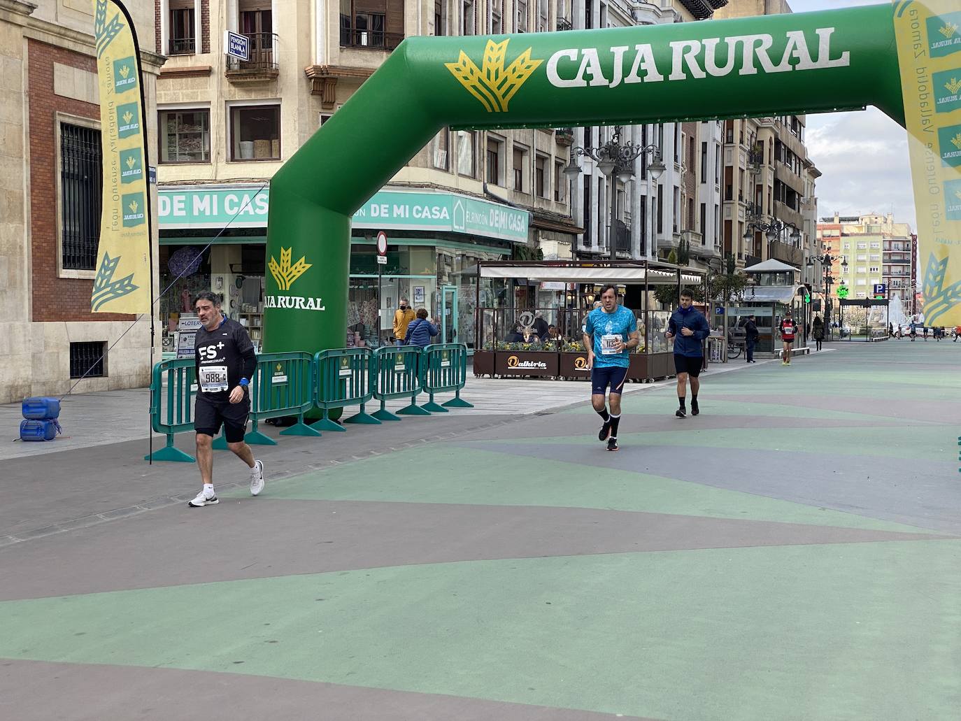 Fotos: La media maratón de León a su paso por Ordoño II (I)