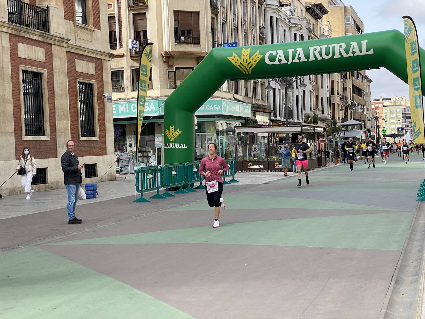 Fotos: La media maratón de León a su paso por Ordoño II (I)