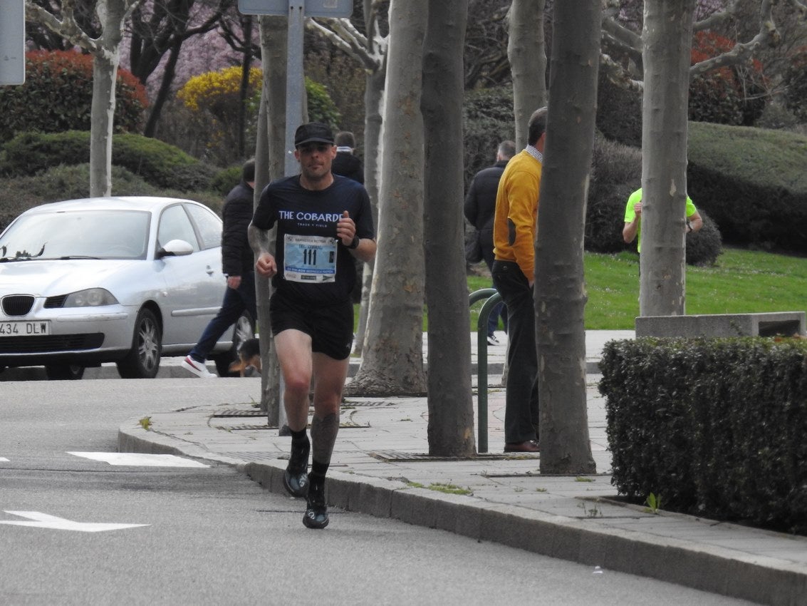 Los corredores han participado en esta prueba que recorre 21 kilómetros por la ciudad de León.