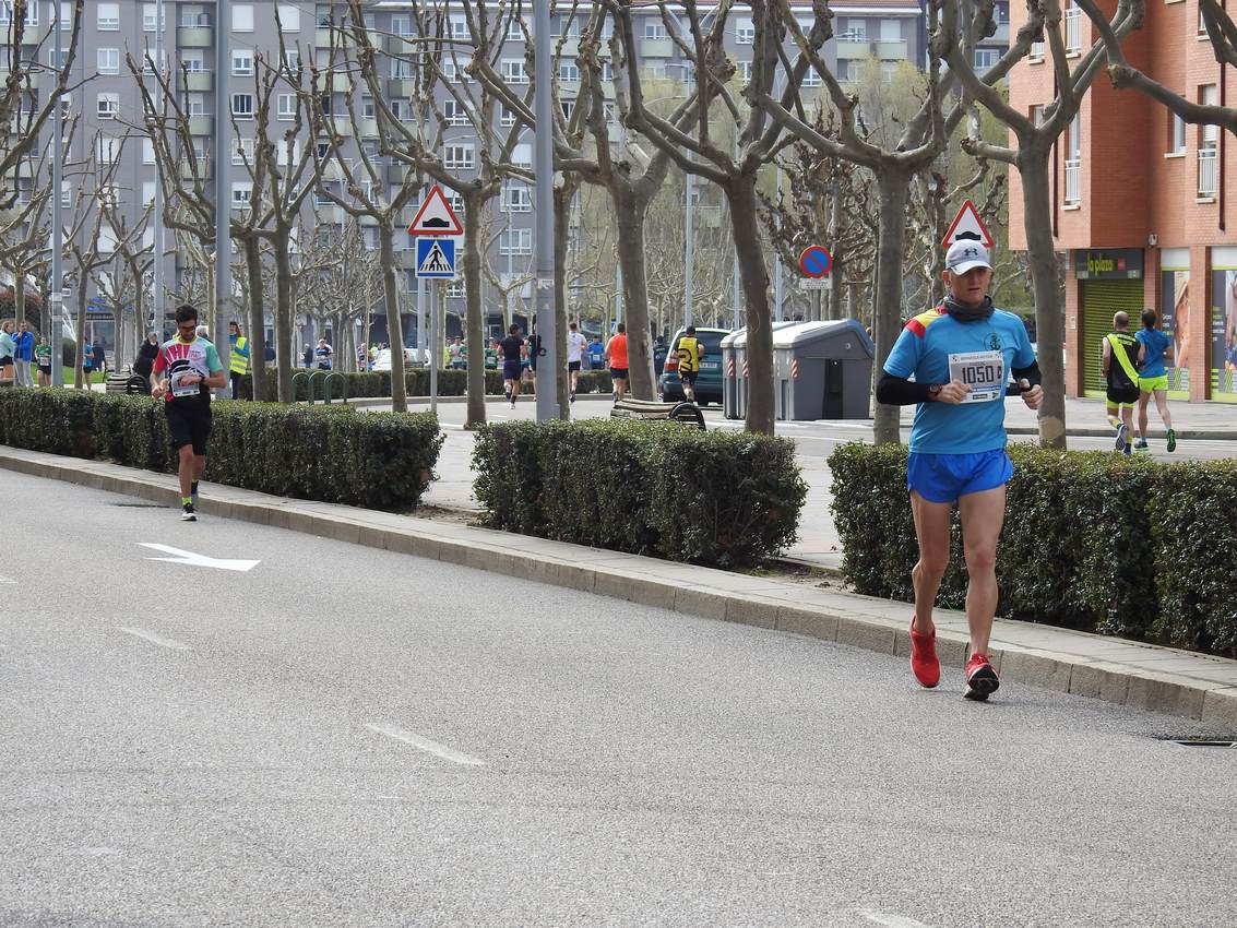 Los corredores han participado en esta prueba que recorre 21 kilómetros por la ciudad de León.