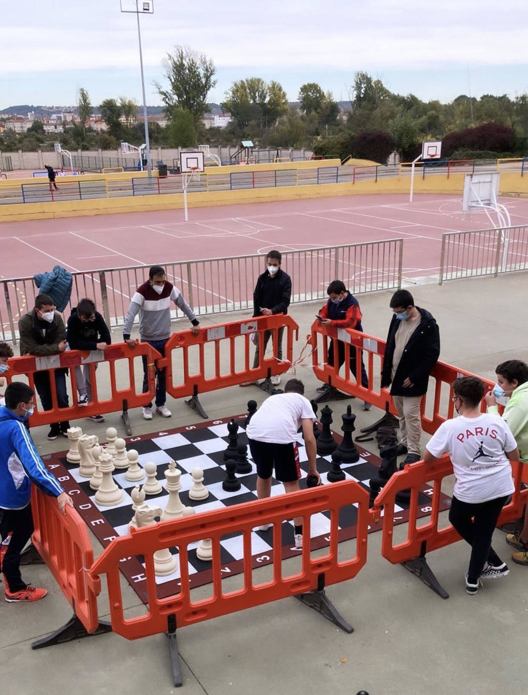 Esta jornada, prevista para el dos de abril, se desarrolla con el fin de que todas aquellas familias interesadas en su modelo de enseñanza, puedan conocer las instalaciones y el equipo humano que forma parte del mismo.