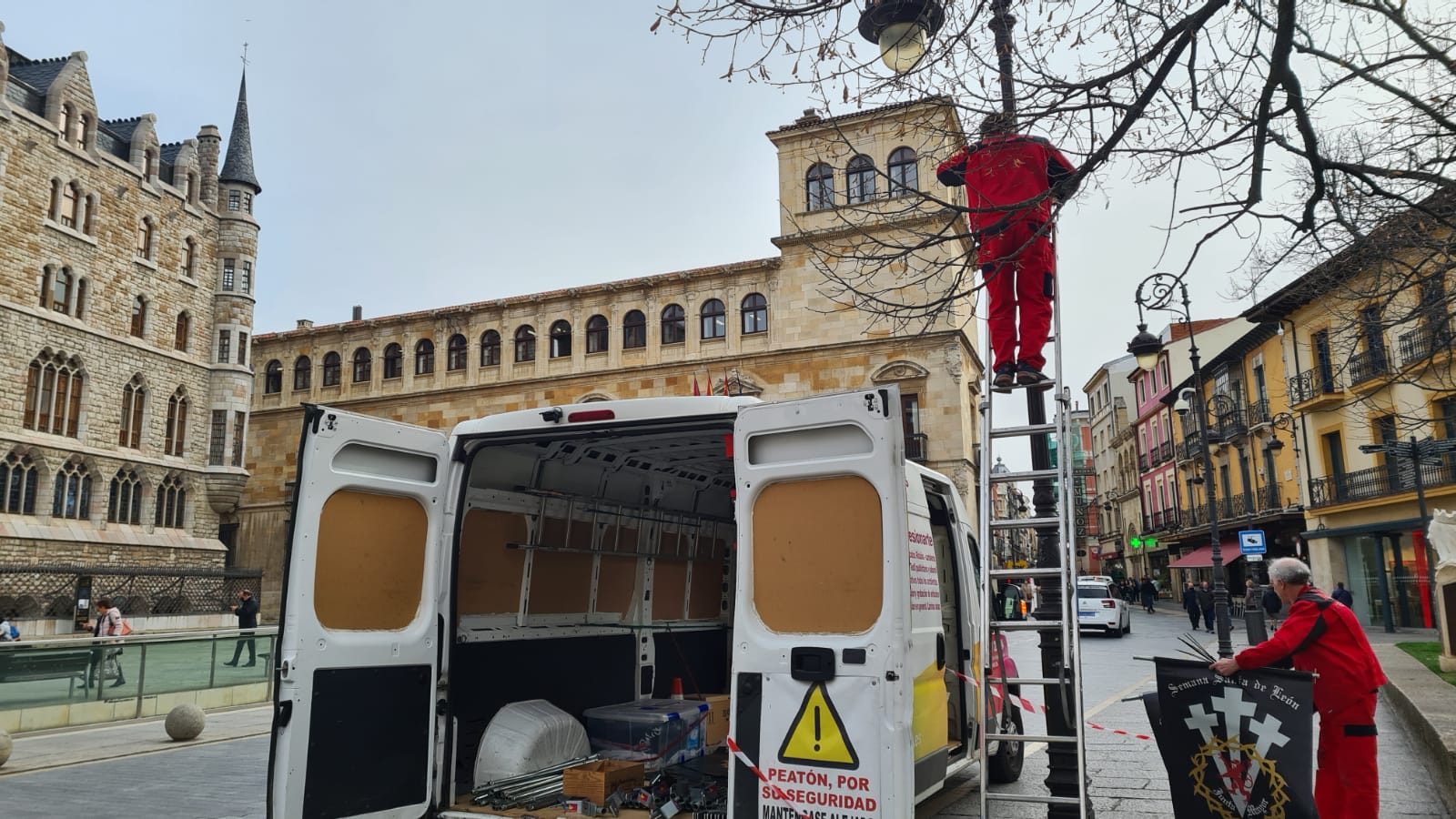 Fotos: La ciudad se engalona para la pasión