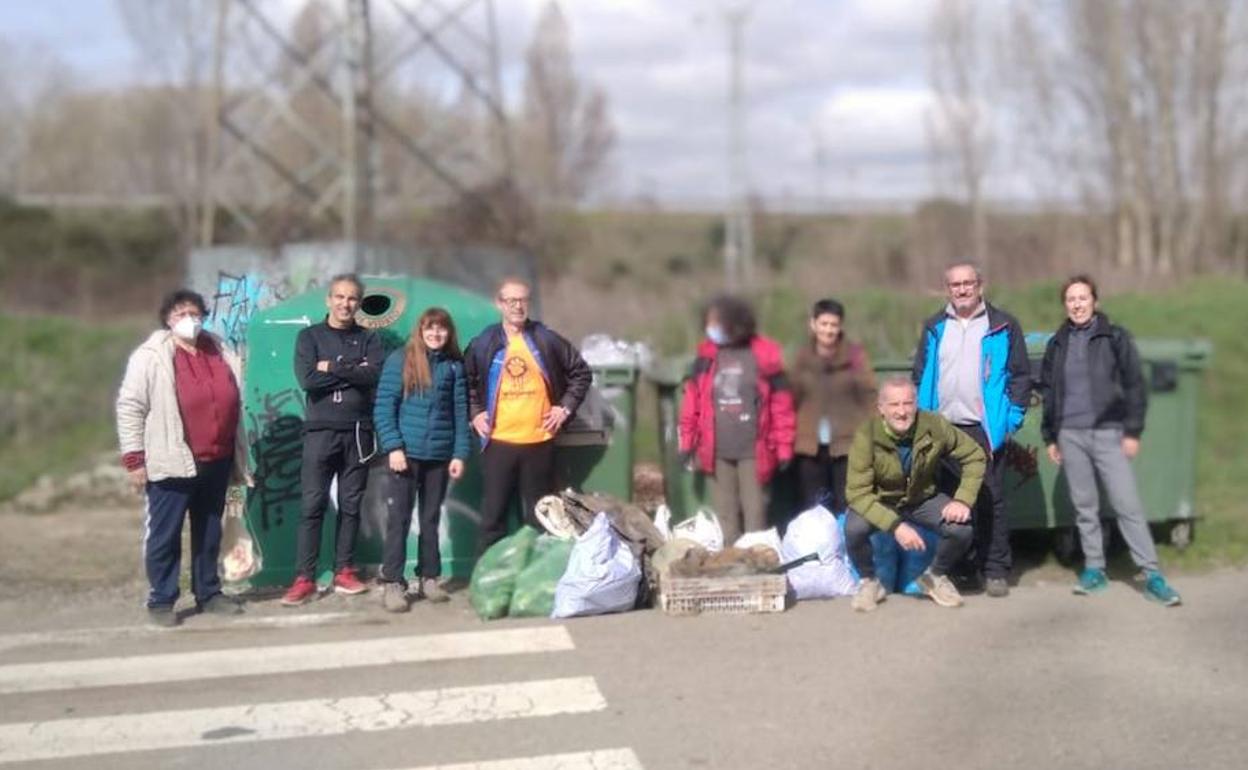 El colectivo Candamia Pulcra se reúne por segunda vez para limpiar este paraje.