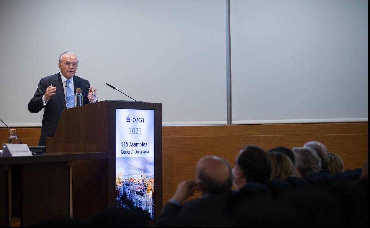 Isidre Fainé durante la presentación de la Memoria de Obra Social 2021 de CECA.