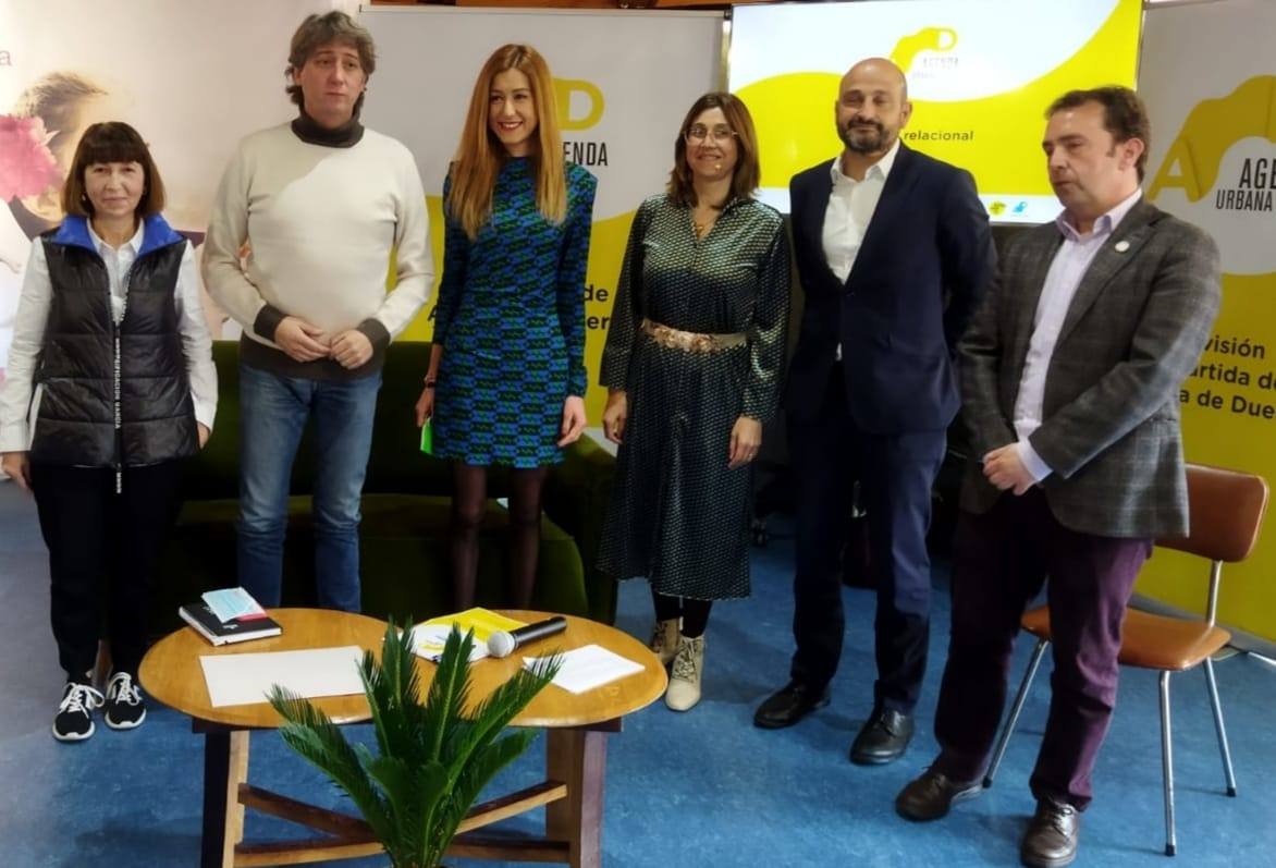 La edil ponferradina (1I) junto a otros participantes en la Jornada de Ciudades Intermedias de Castilla y Leónn.