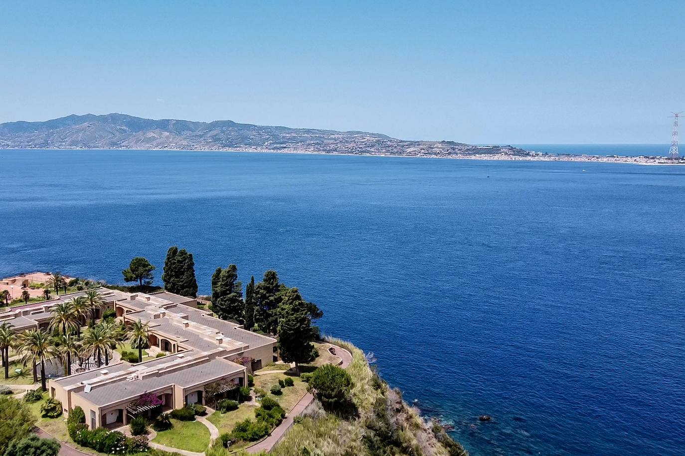 Messina | Media de 345 horas de sol al mes. Messina también cuenta con un sorprendente museo regional y una de las mejores catedrales de Sicilia, la Catedral Normanda de Messina, que cuenta con fuentes de mármol en sus inmediaciones.