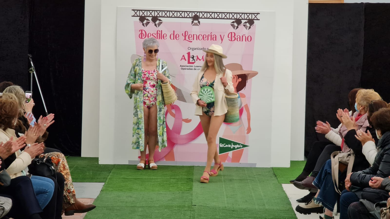 El Corte Inglés ha acogido un año más el desfile de lencería y trajes de baño de Almon en el que las modelos han sido mujeres que han superado cáncer de mama, dando visibilidad a las heroínas que han derrotado al cáncer de mama.