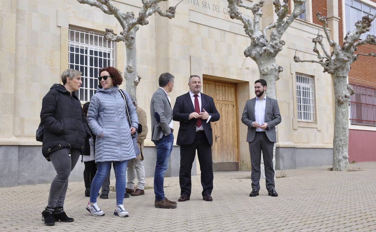 Visita al centro que los Agustinos, a instancias del ayuntamiento de Valencia de Don Juan, cede a las ONG