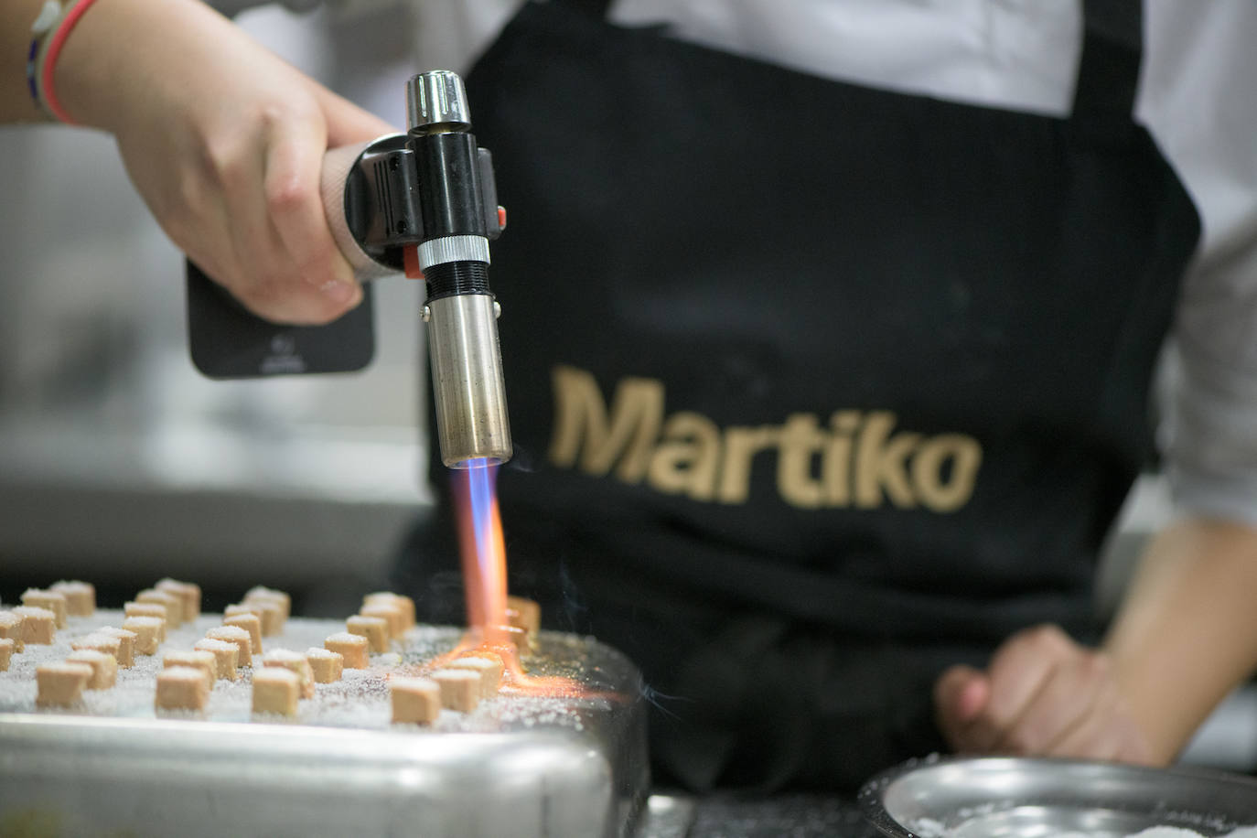 El joven cocinero ponferradino Pablo Rodríguez gana el certamen gastronómico Reto Martiko 2022.