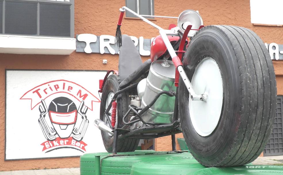 La moto más grande de León, en Villamanín, realizada por el propietario del triple M. 