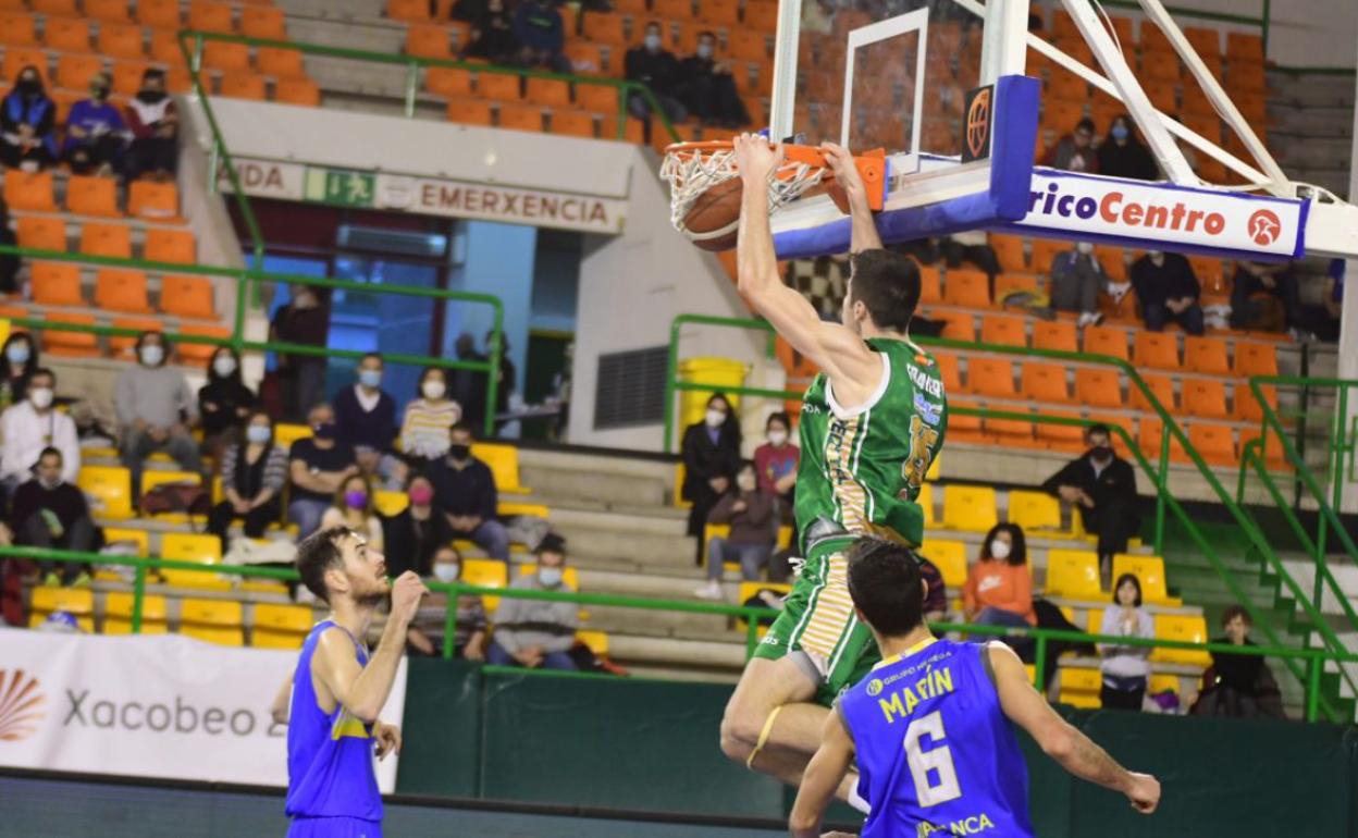 El conjunto ponferradino busca su billete para el playoff.