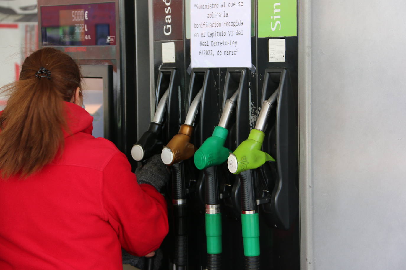 Fotos: Bajada de precios en las gasolineras de León