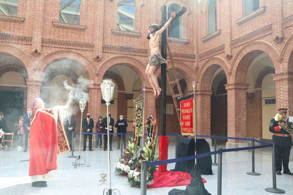 La Cofradía de las Siete Palabras ha presentado este sábado su nueva imagen que completa así los siete pasos que procesionarán el próximo Viernes Santo por las calles de León.