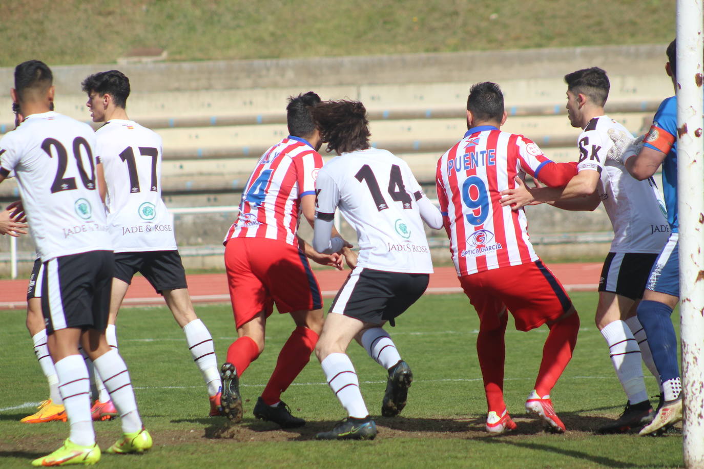 El conjunto berciano cae derrotado en su visita al filial del Salamanca