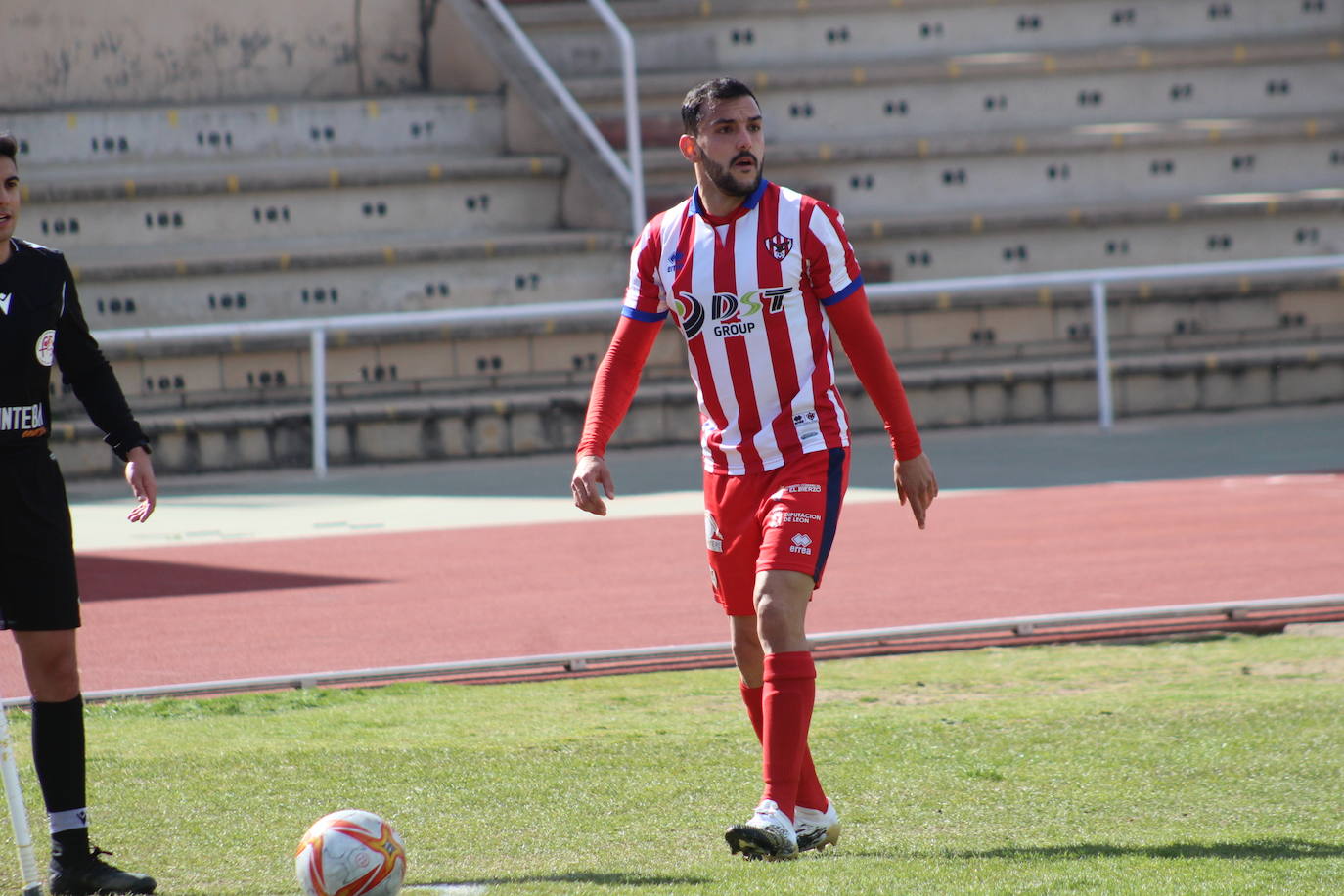 El conjunto berciano cae derrotado en su visita al filial del Salamanca