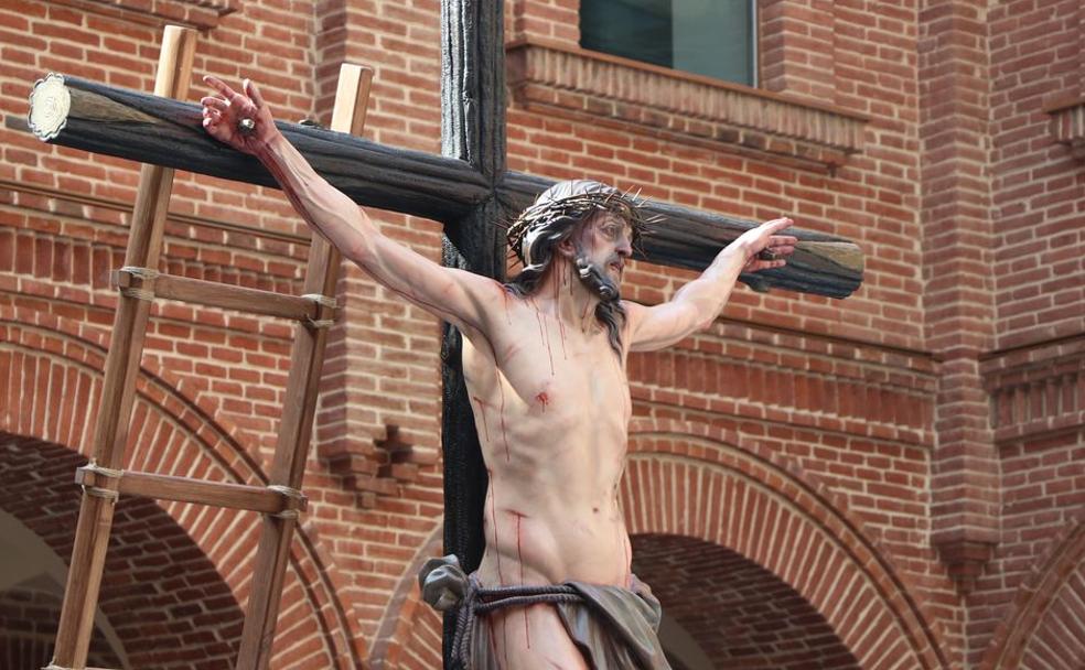 Imagen del Cristo de las Siete Palabras en la presentación y bendición de la talla. 