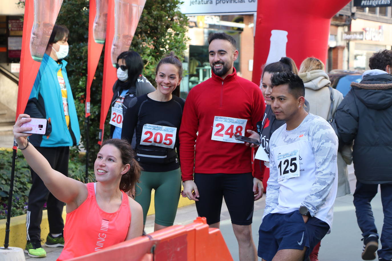 Decenas de leoneses participan en la prueba no competitiva de la III Carrera de las Empresas.