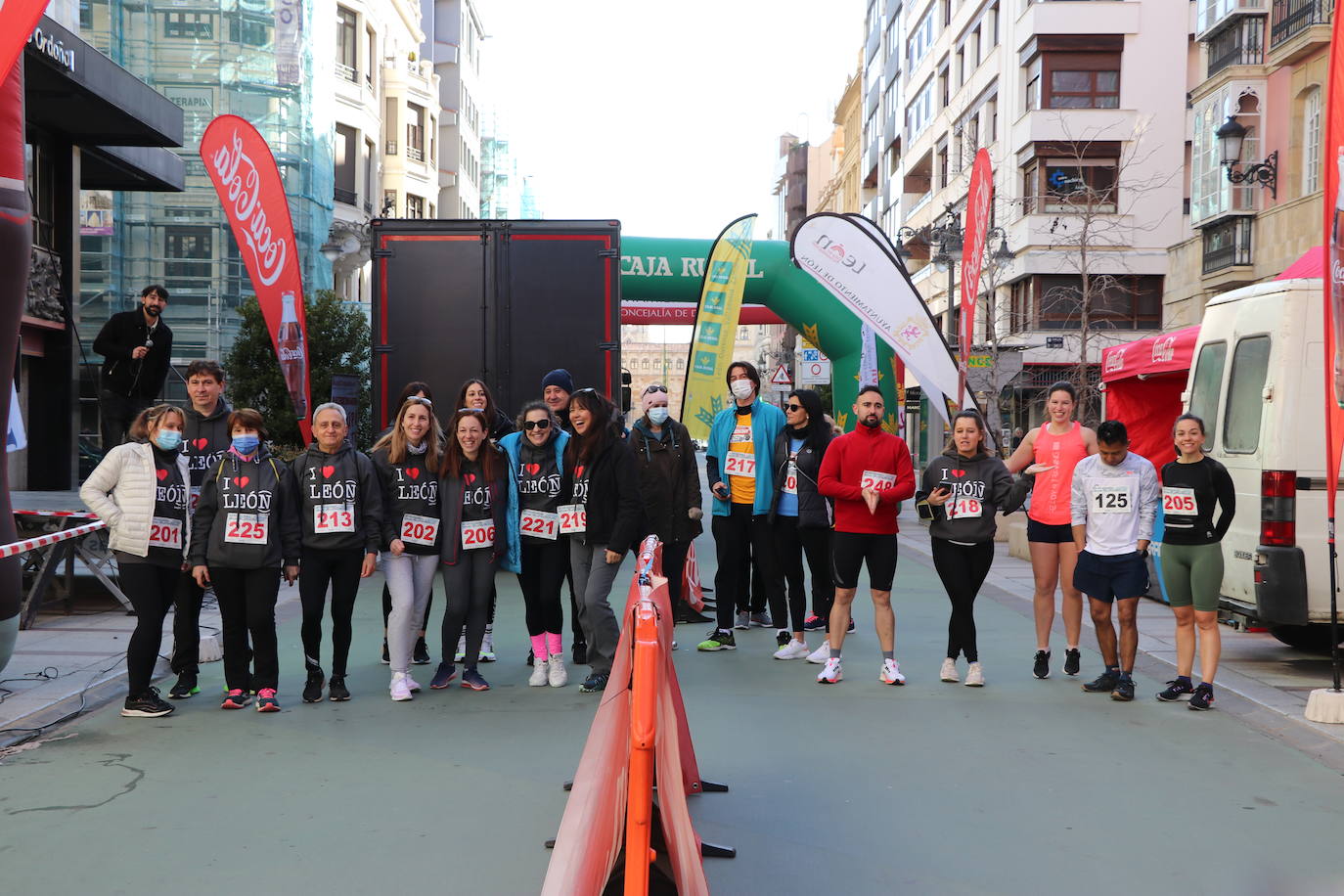 Decenas de leoneses participan en la prueba no competitiva de la III Carrera de las Empresas.