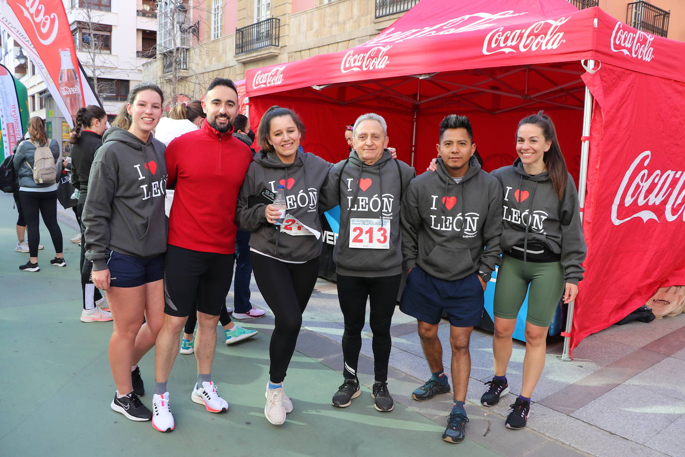 Decenas de leoneses participan en la prueba no competitiva de la III Carrera de las Empresas.