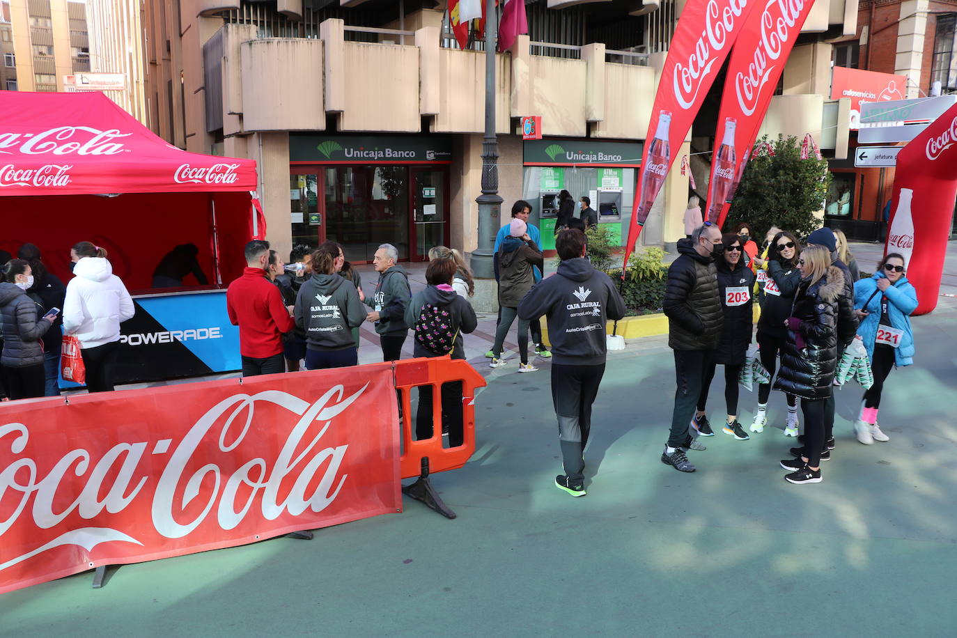 Decenas de leoneses participan en la prueba no competitiva de la III Carrera de las Empresas.