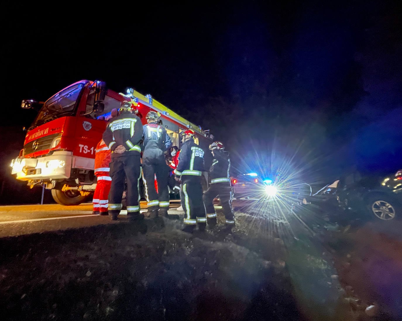 Los Bomberos de León rescataron a una mujer que sufrió un accidente de tráfico en el término municipal de Cuadros