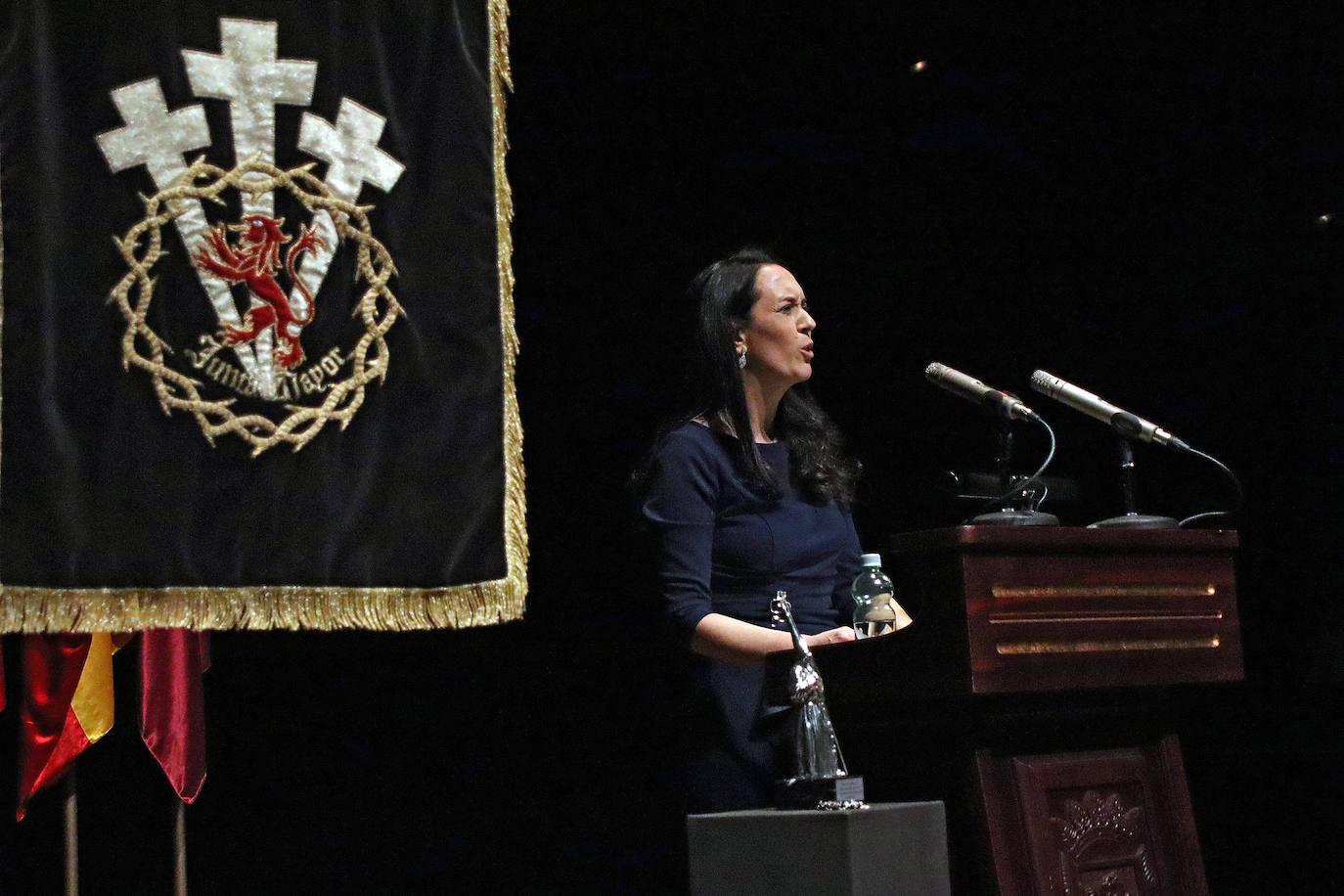 Laura Cordero Carro lee el pregón de la Semana Santa de León.