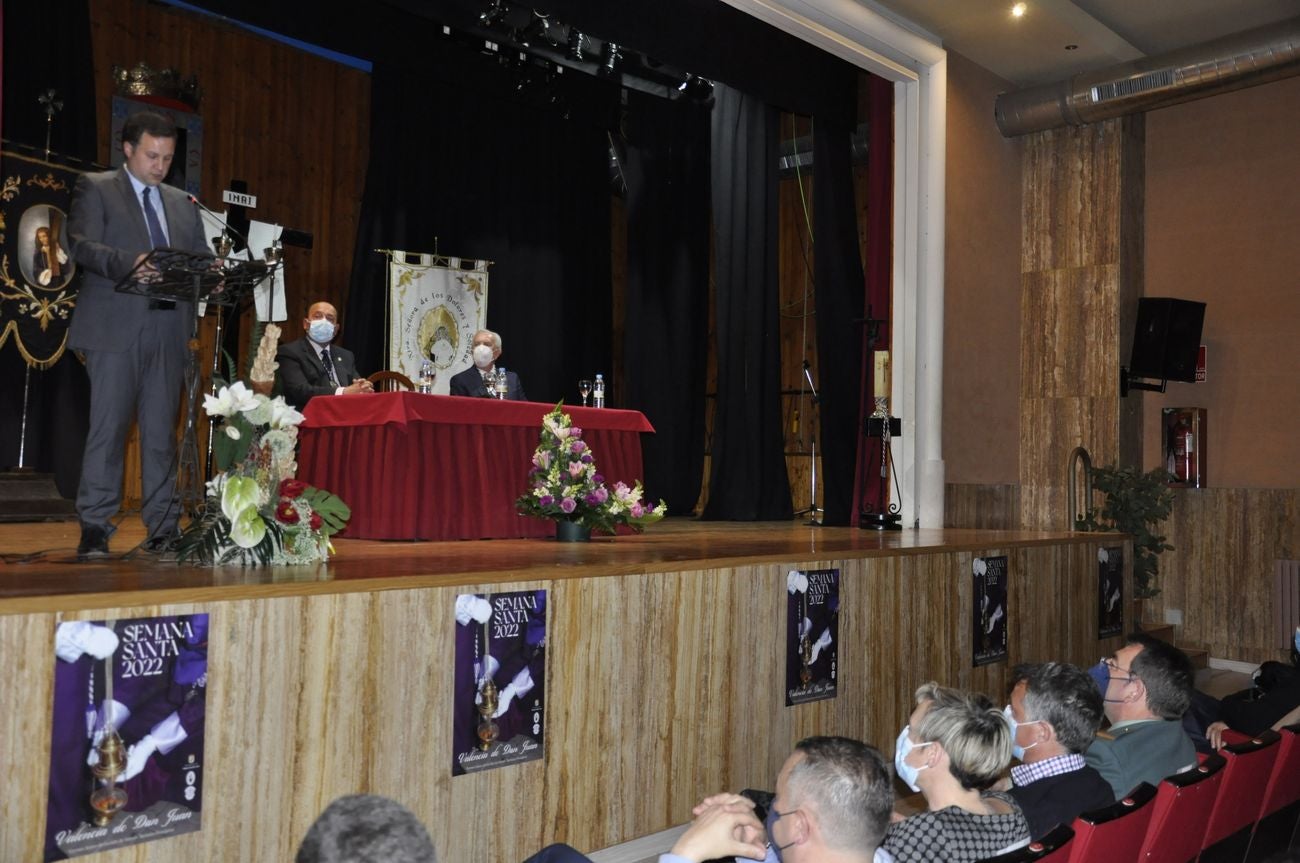 Vuelve con pasión a Valencia de Don Juan la renovada la Semana Santa. Con el pregón ofrecido este sábado por Javier Revilla, la Semana Santa volverá este año con toda su pasión a Valencia de Don Juan. 