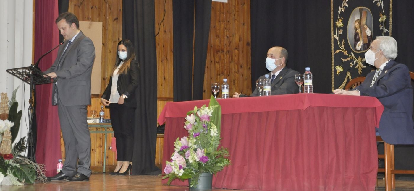 Vuelve con pasión a Valencia de Don Juan la renovada la Semana Santa. Con el pregón ofrecido este sábado por Javier Revilla, la Semana Santa volverá este año con toda su pasión a Valencia de Don Juan. 