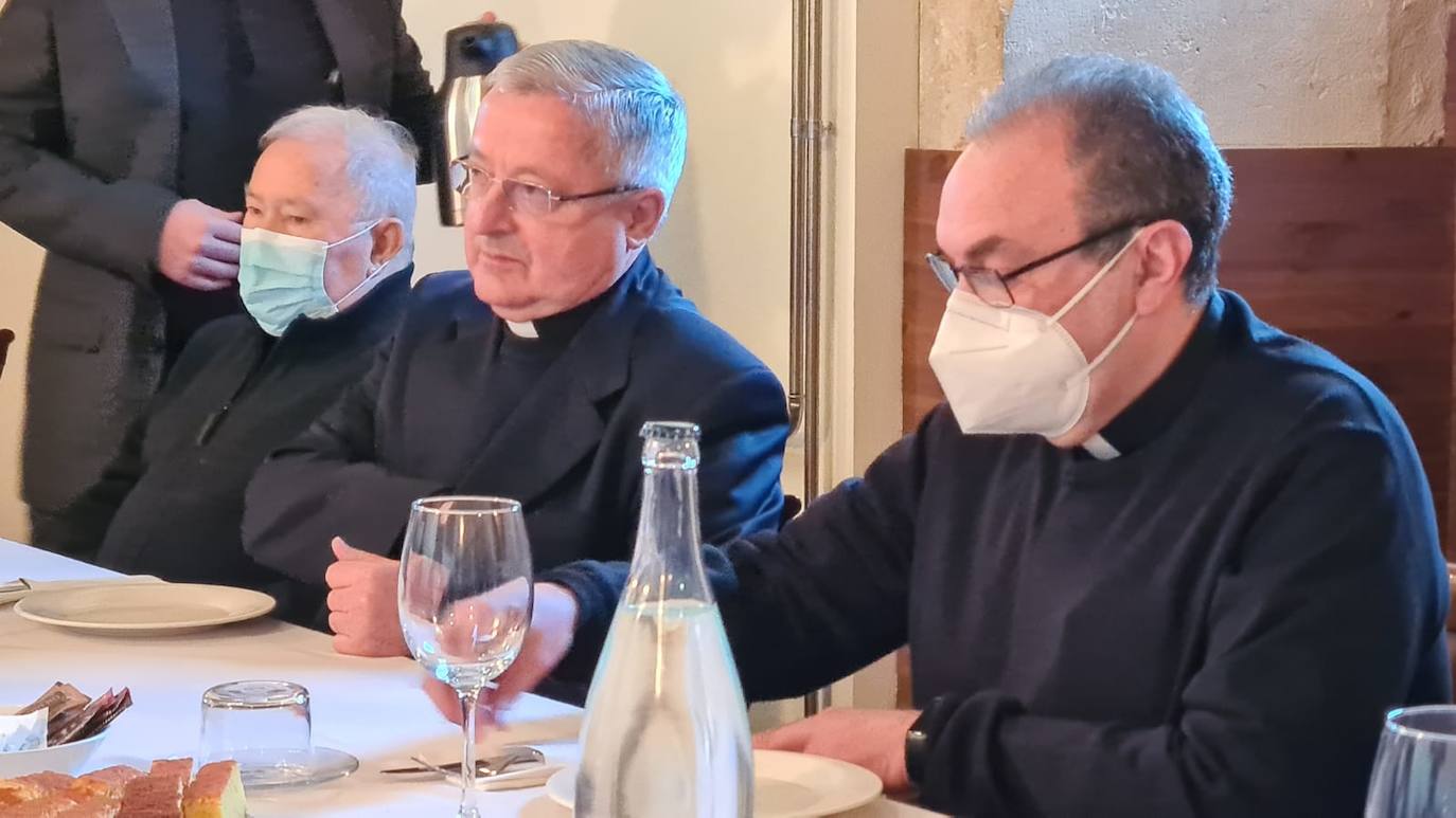 La corporación municipal acude al acto celebrado en la Colegiata para preparar las Cabezadas